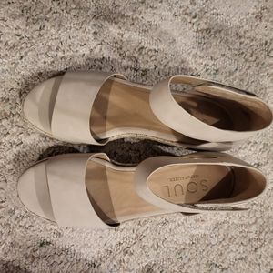 Soul Naturalizer Tan Woman Sandals Size 8